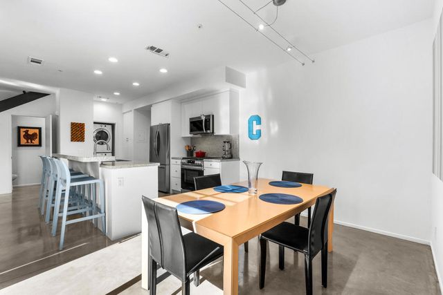 677 E Arenas Road, Palm Springs, CA 92262