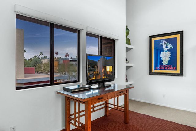 677 E Arenas Road, Palm Springs, CA 92262