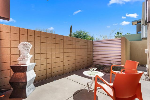 677 E Arenas Road, Palm Springs, CA 92262