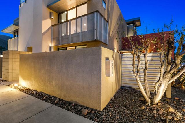 677 E Arenas Road, Palm Springs, CA 92262