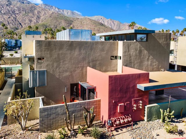 677 E Arenas Road, Palm Springs, CA 92262