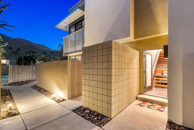 677 E Arenas Road, Palm Springs, CA 92262