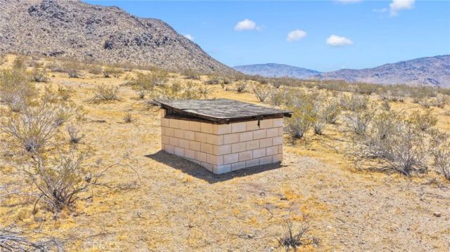 1 Susie, Apple Valley, CA 92307
