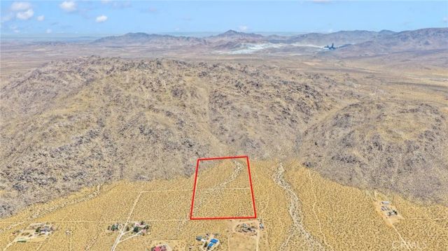 1 Susie, Apple Valley, CA 92307