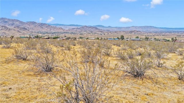 1 Susie, Apple Valley, CA 92307