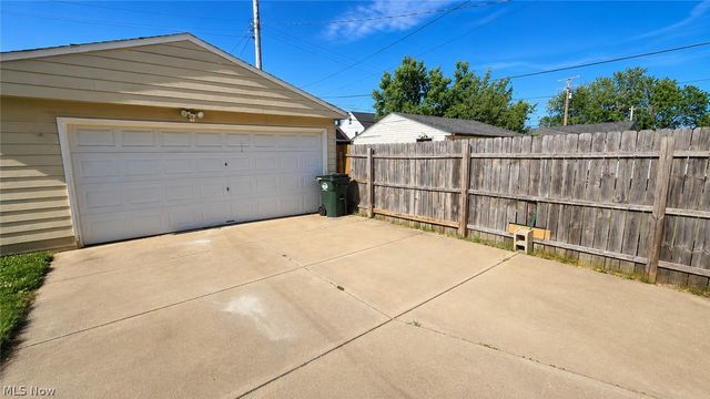 6818 Belmere Drive, Parma, OH 44129