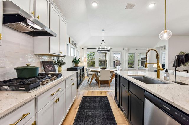 330 Bay Breeze DR, Kyle, TX 78640