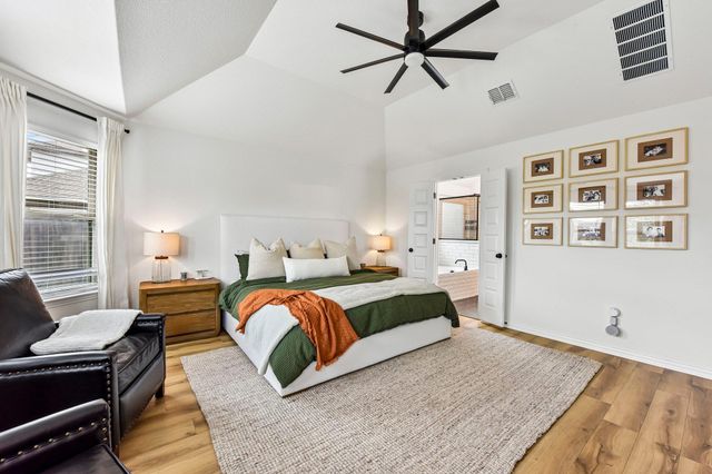 330 Bay Breeze DR, Kyle, TX 78640