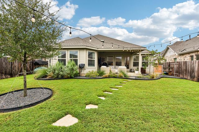330 Bay Breeze DR, Kyle, TX 78640