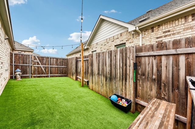 330 Bay Breeze DR, Kyle, TX 78640