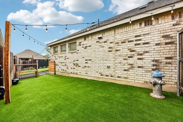 330 Bay Breeze DR, Kyle, TX 78640