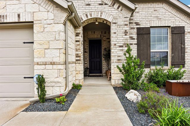 330 Bay Breeze DR, Kyle, TX 78640
