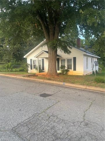 910 Dixie Street, Lexington, NC 27292