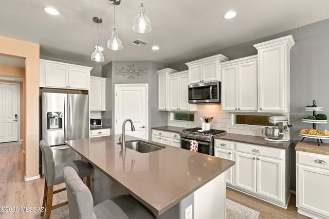 14247 E Axle Drive, Vail, AZ 85641
