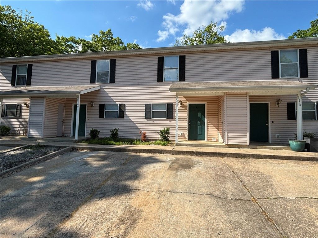 1368 S Sequoyah Court, Fayetteville, AR 72701