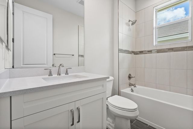 9404 SW Pinnacle Place, Port St. Lucie, FL 34987