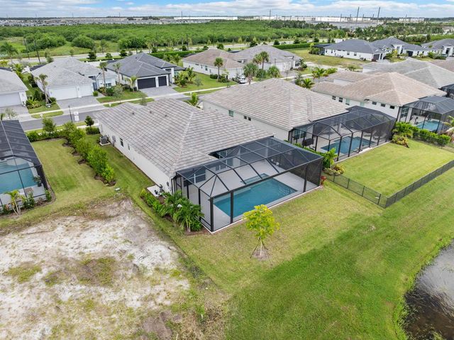9404 SW Pinnacle Place, Port St. Lucie, FL 34987