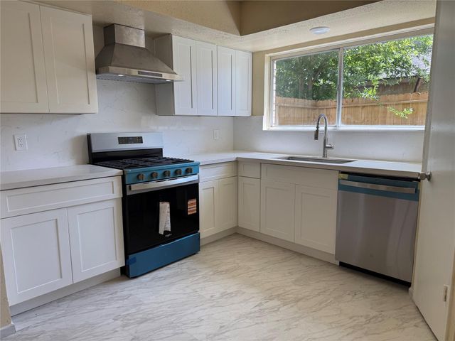 3022 Sherborne Street, Pearland, TX 77584