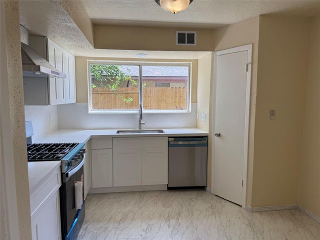 3022 Sherborne Street, Pearland, TX 77584