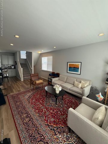 4931 Treeside Lane, Troy, MI 48098