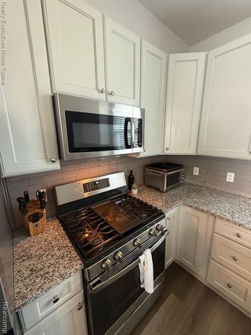 4931 Treeside Lane, Troy, MI 48098