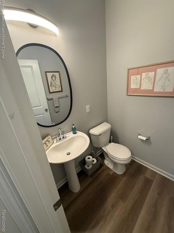 4931 Treeside Lane, Troy, MI 48098