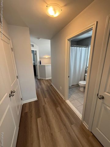 4931 Treeside Lane, Troy, MI 48098