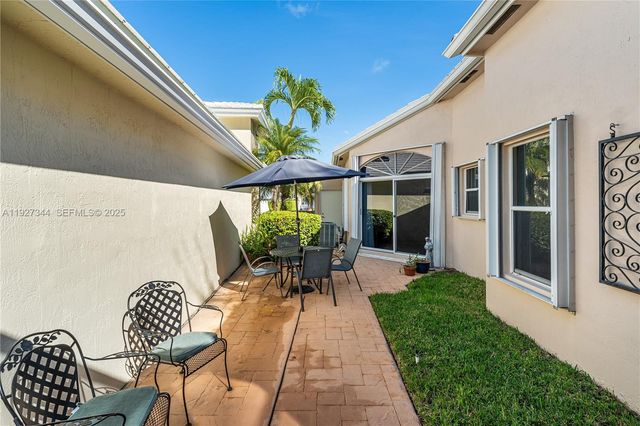 15230 Wilshire Way, Pembroke Pines, FL 33027