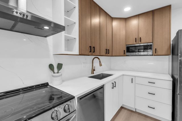 176 NW 106th Terrace, Pembroke Pines, FL 33026