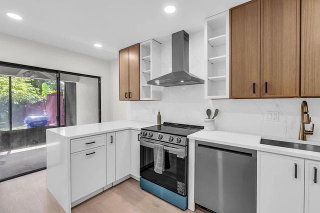 176 NW 106th Terrace, Pembroke Pines, FL 33026