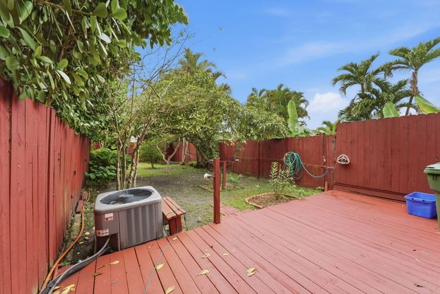 176 NW 106th Terrace, Pembroke Pines, FL 33026