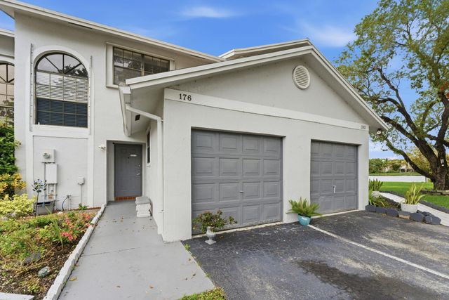 176 NW 106th Terrace, Pembroke Pines, FL 33026
