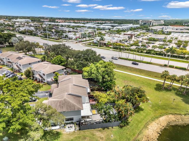 176 NW 106th Terrace, Pembroke Pines, FL 33026