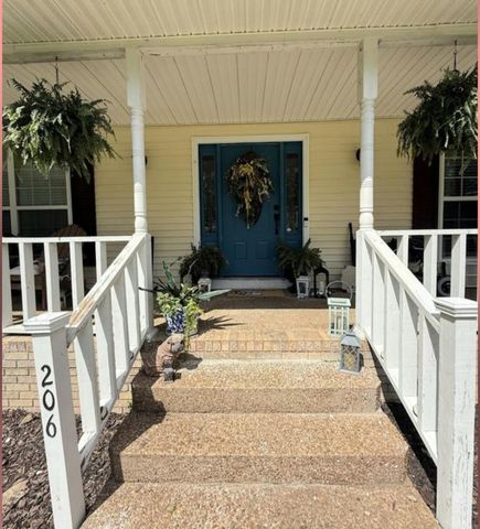 206 State Ave, Lawrenceburg, TN 38464