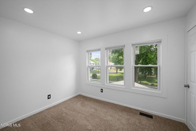 2042 Airline Avenue, Toledo, OH 43609