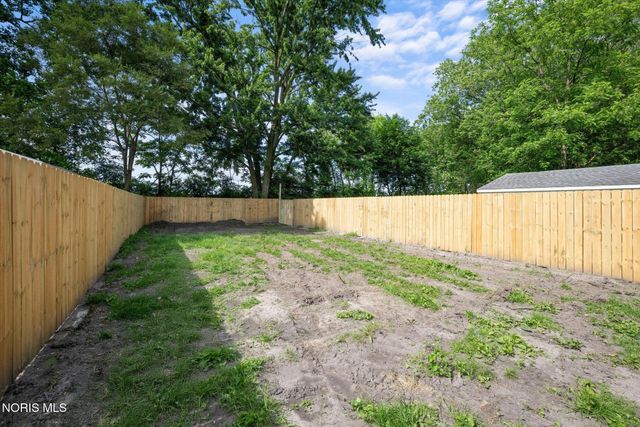 2042 Airline Avenue, Toledo, OH 43609