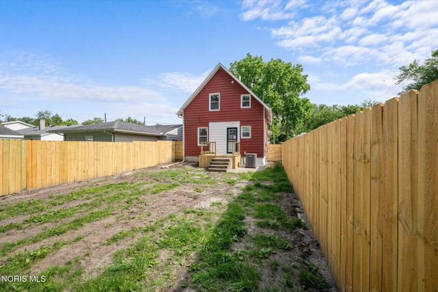 2042 Airline Avenue, Toledo, OH 43609