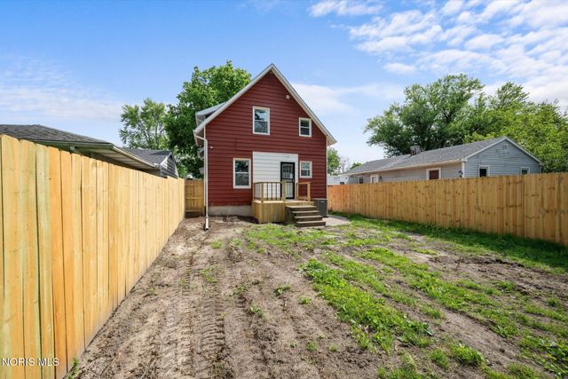2042 Airline Avenue, Toledo, OH 43609