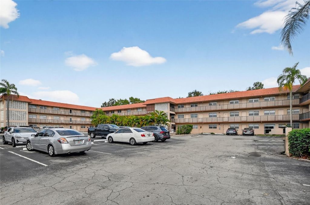 3930 Crystal Lake Drive 308, Deerfield Beach, FL 33064