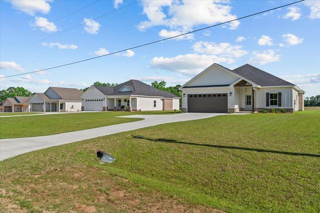 208 Oscar Godwin Rd, Dothan, AL 36301