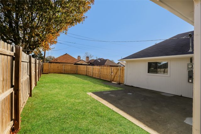 885 Keeneland Court, Dallas, TX 75211