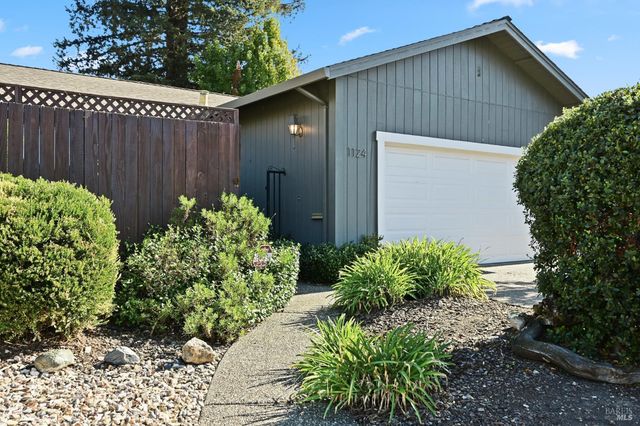 1124 Sunnyslope Dr, Santa Rosa, CA 95404