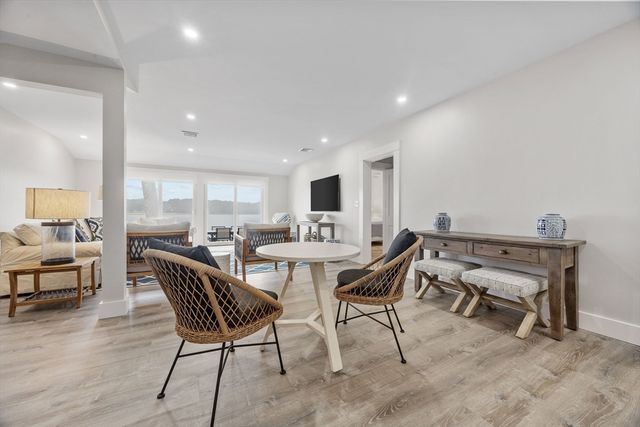 24 Cove St, Wareham, MA 02558