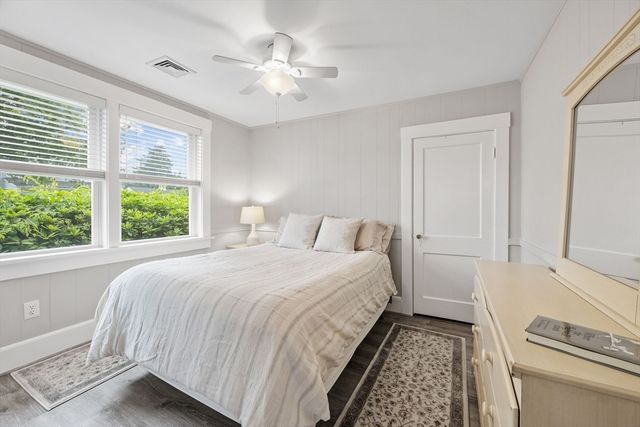 24 Cove St, Wareham, MA 02558