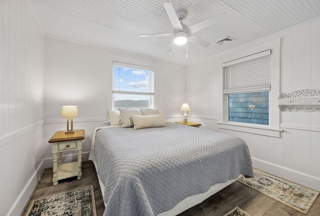 24 Cove St, Wareham, MA 02558