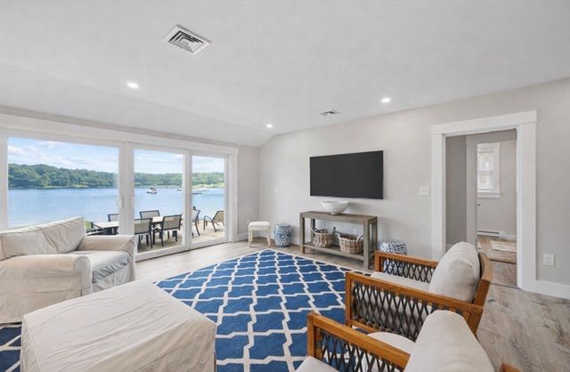 24 Cove St, Wareham, MA 02558