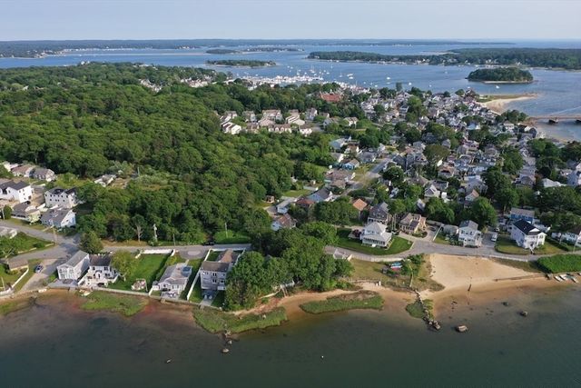 24 Cove St, Wareham, MA 02558