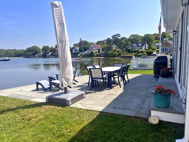 24 Cove St, Wareham, MA 02558