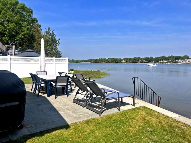 24 Cove St, Wareham, MA 02558