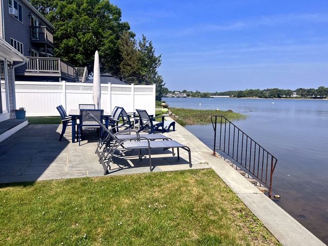 24 Cove St, Wareham, MA 02558